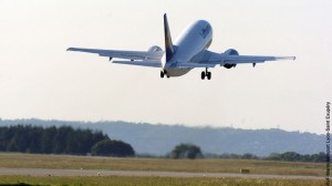Decollage-d-un-avion-de-la-Compagnie-Lufthansa-300x168